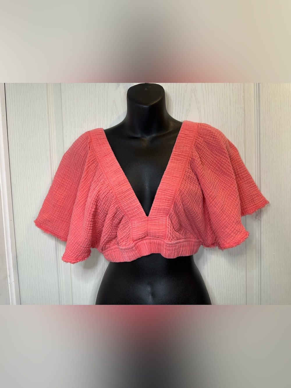 Aerie Gauzy Flutter Sleeve crop top in the color haute coral XS